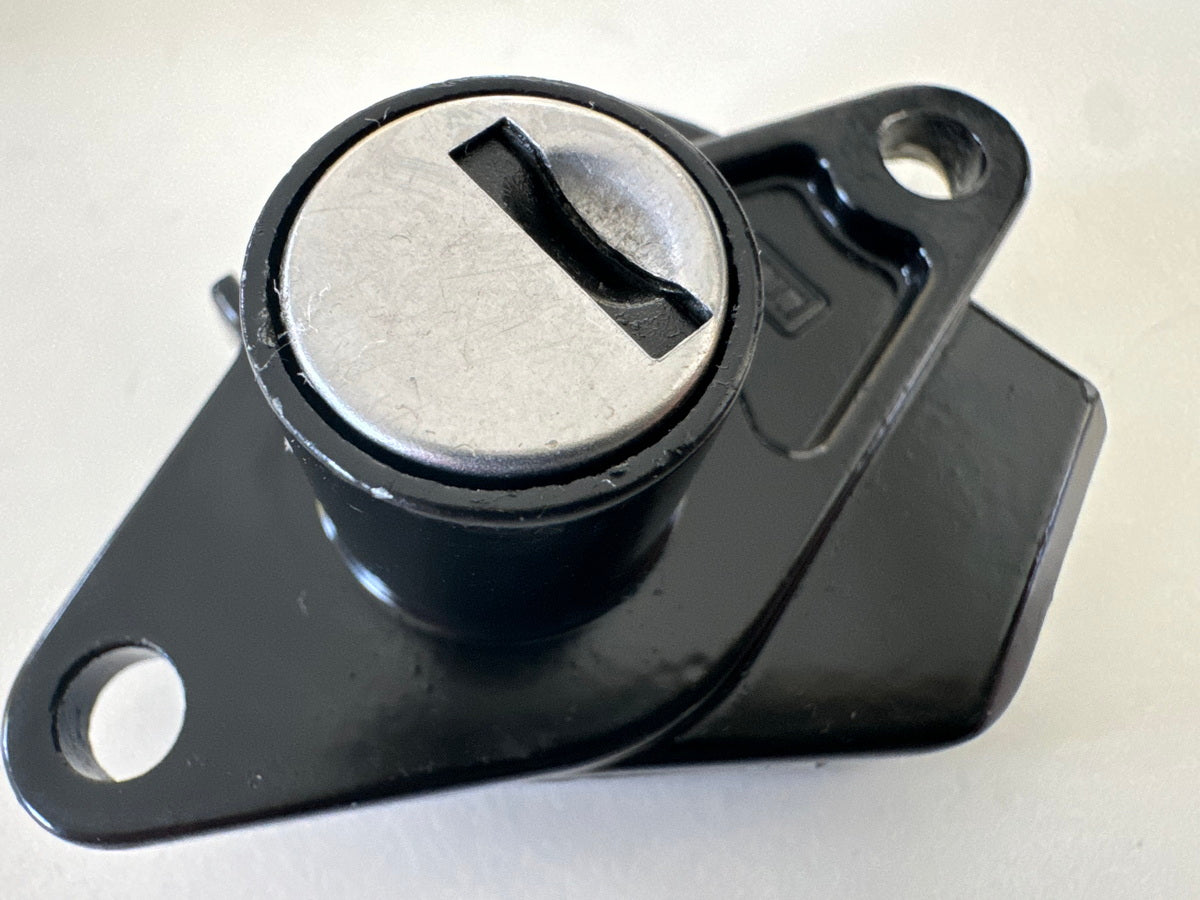 Triumph Street Triple 675 D67LD Tankdeckel Schlüssel Schloß Sitzbank 07-12