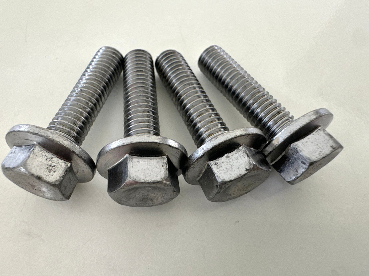 Triumph Street Triple 675 D67LD Schrauben Bremssattel vorn Bremszange 4x 07-12