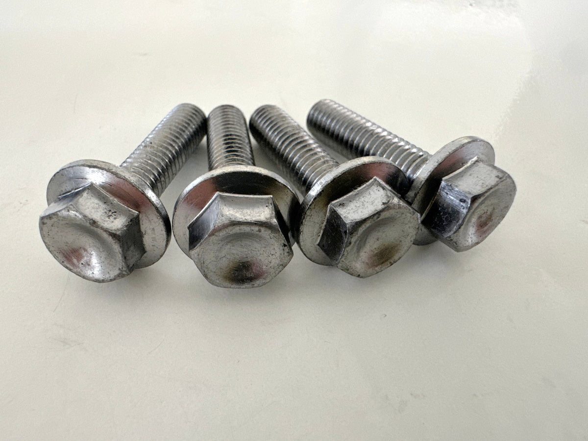 Triumph Street Triple 675 D67LD Schrauben Bremssattel vorn Bremszange 4x 07-12