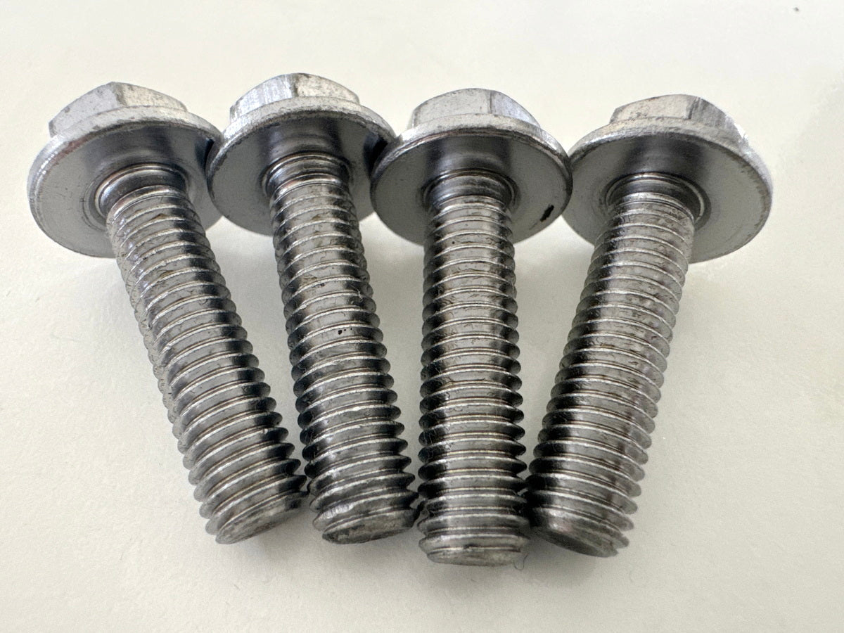 Triumph Street Triple 675 D67LD Schrauben Bremssattel vorn Bremszange 4x 07-12