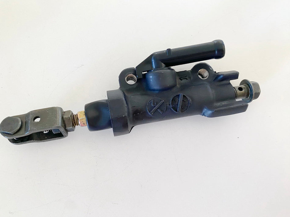 YAMAHA XJ 600S RJ01 DIVERSION Bremszylinder hinten Bremspumpe Fußbremszylinder