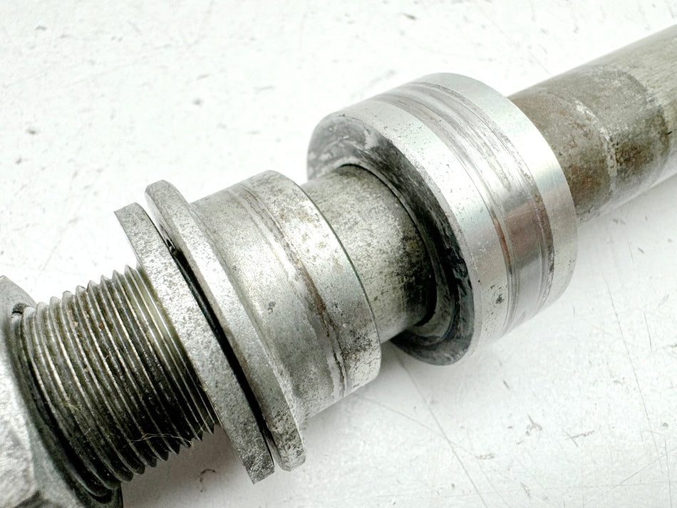 KAWASAKI Z1000 ZRT00A Eje trasero Pasador Eje casquillo espaciador Llanta tuerca 03-06