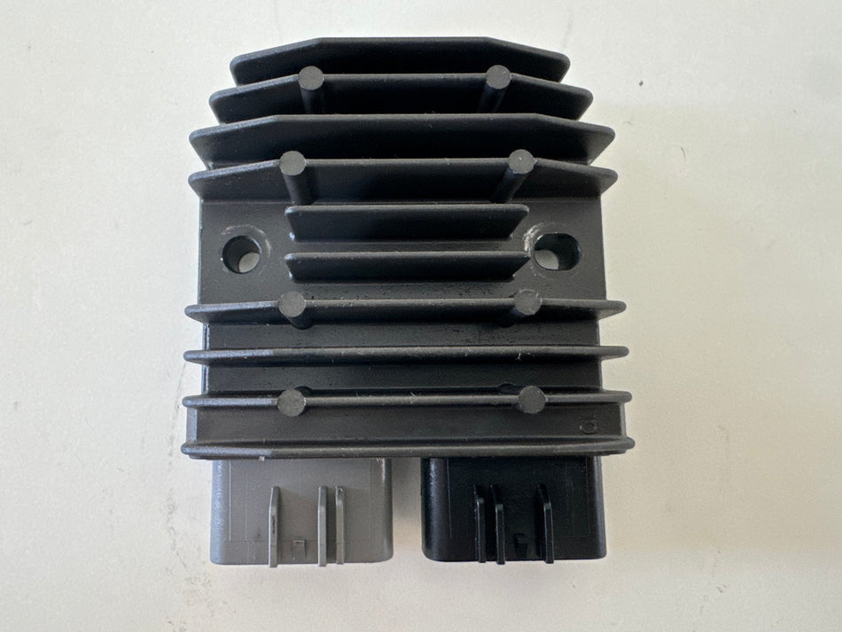 Triumph Street Triple 675 D67LD Laderegler Spannungsregler Gleichrichter 07-12