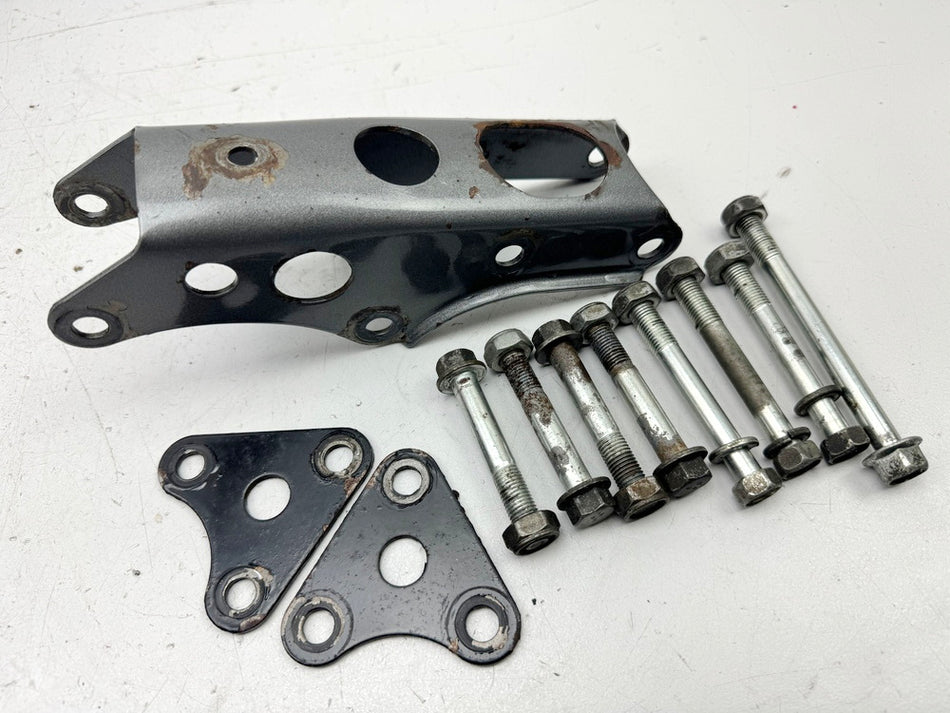 YAMAHA TT 600 E 4GV (4LW) Halterung Motor Schrauben Achse Motorhalter Träger