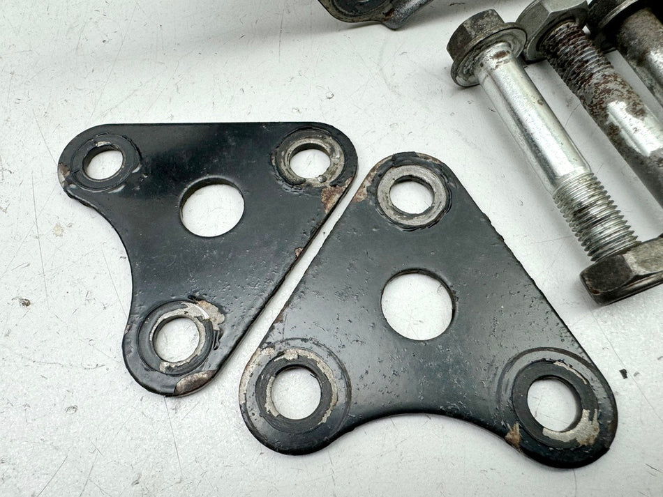YAMAHA TT 600 E 4GV (4LW) Halterung Motor Schrauben Achse Motorhalter Träger