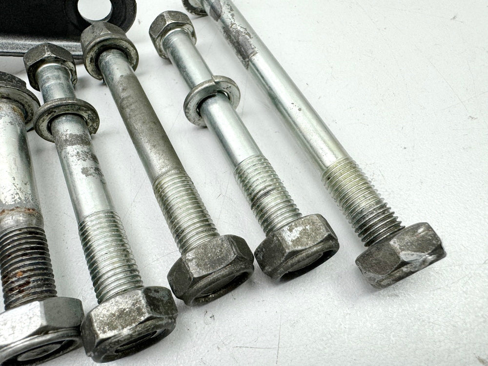 YAMAHA TT 600 E 4GV (4LW) Bracket Engine Screws Axle Engine Mount Support