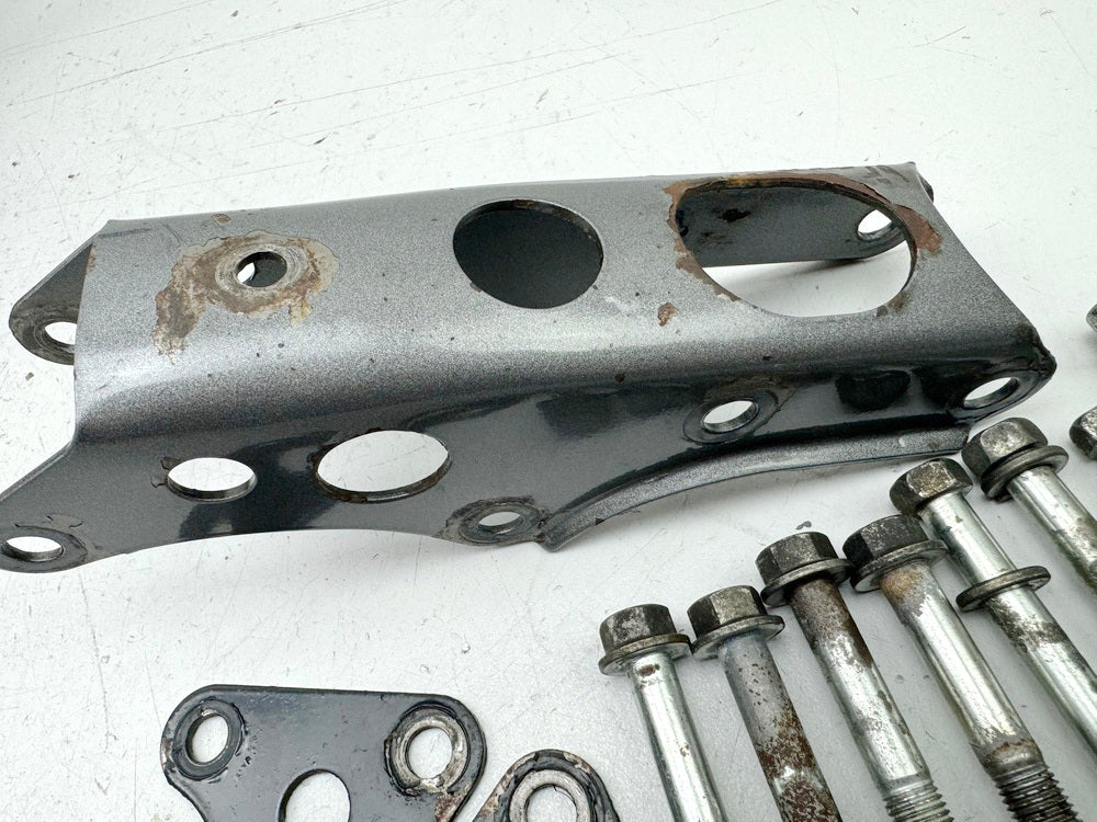 YAMAHA TT 600 E 4GV (4LW) Bracket Engine Screws Axle Engine Mount Support