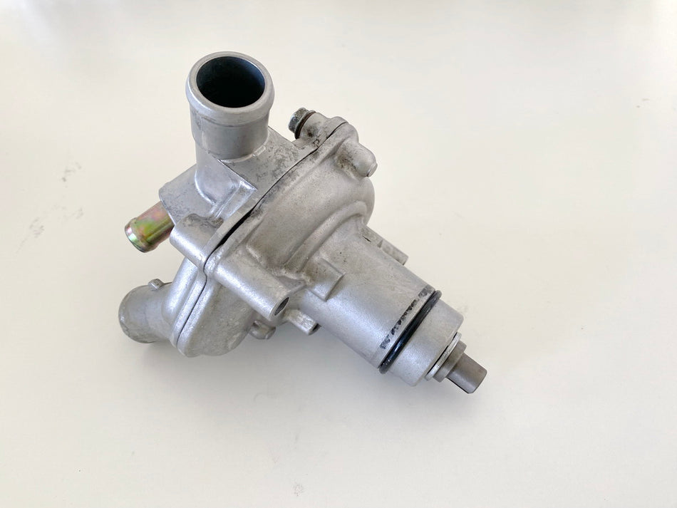 HONDA CBR 600 RR PC37 Bomba de agua Tapa de motor 15.000 km (para motor) 03-06