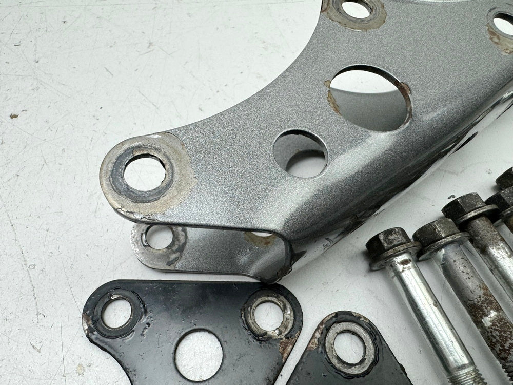 YAMAHA TT 600 E 4GV (4LW) Bracket Engine Screws Axle Engine Mount Support