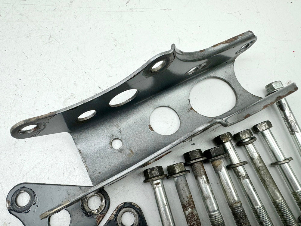 YAMAHA TT 600 E 4GV (4LW) Bracket Engine Screws Axle Engine Mount Support