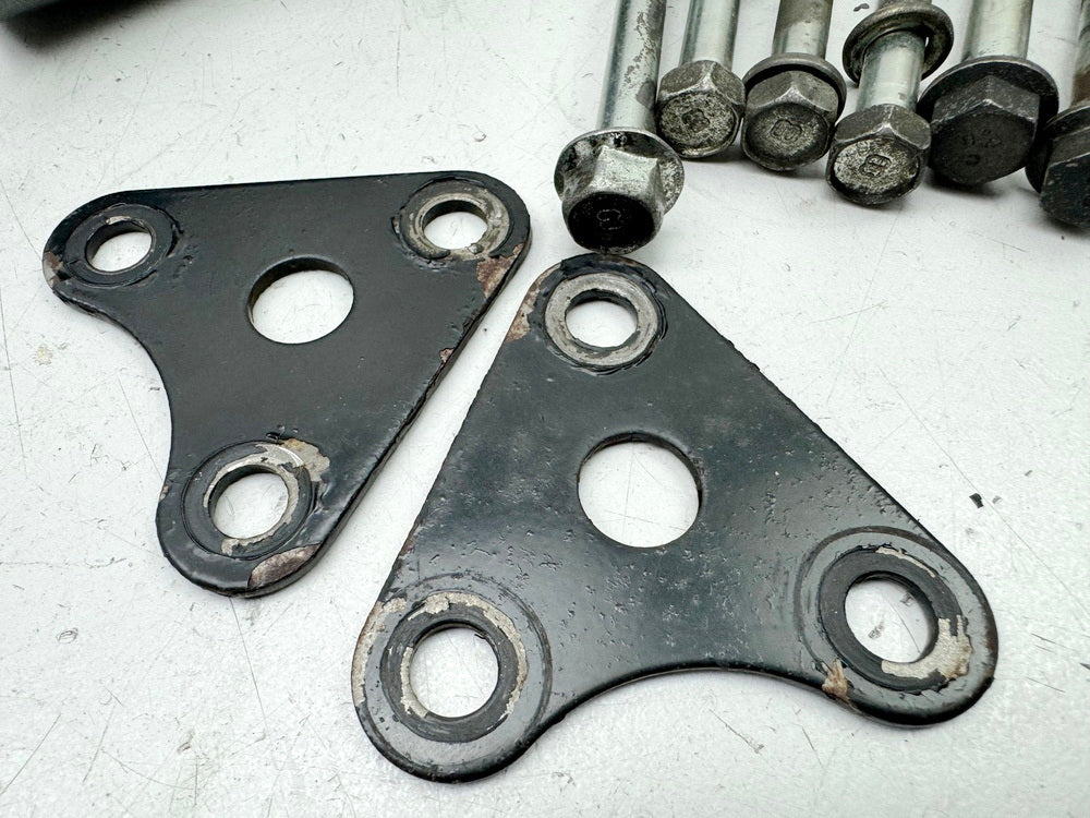 YAMAHA TT 600 E 4GV (4LW) Bracket Engine Screws Axle Engine Mount Support