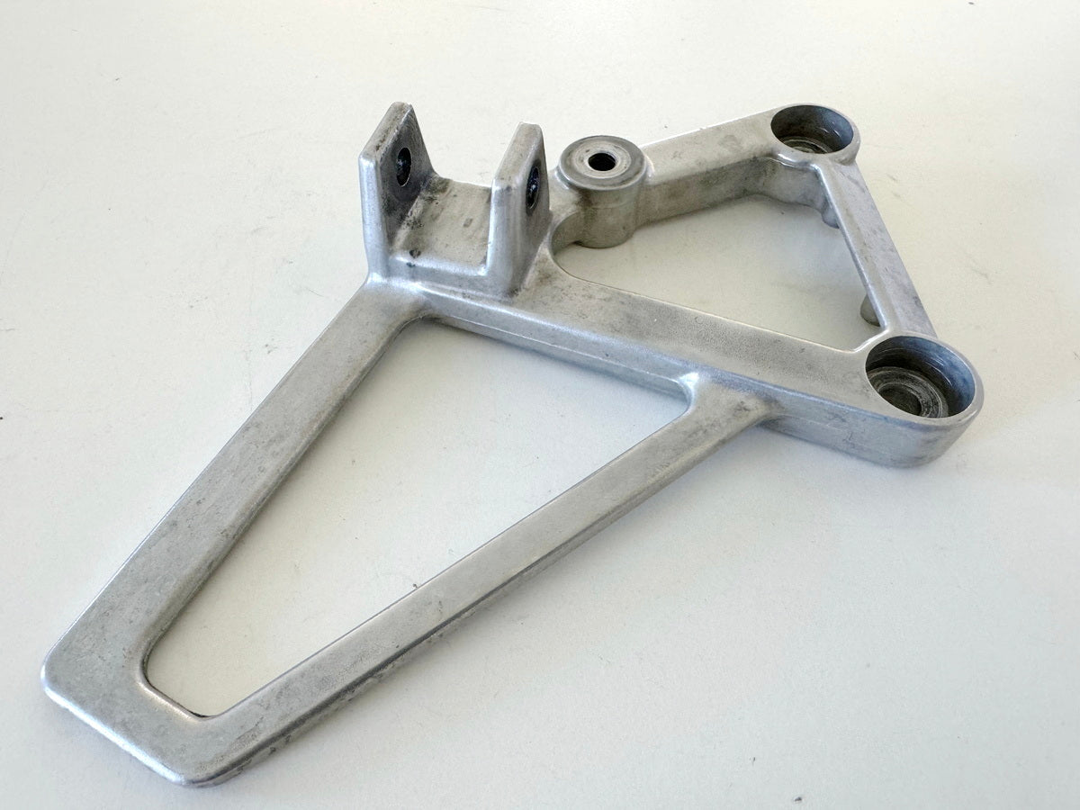 HONDA CBR 600 PC19 PC23 Fußrastenträger Fahrer links Halter Fußraste Halteplatte