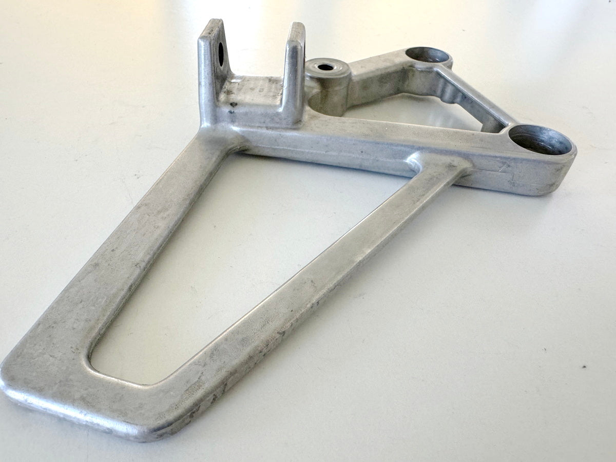 HONDA CBR 600 PC19 PC23 Fußrastenträger Fahrer links Halter Fußraste Halteplatte