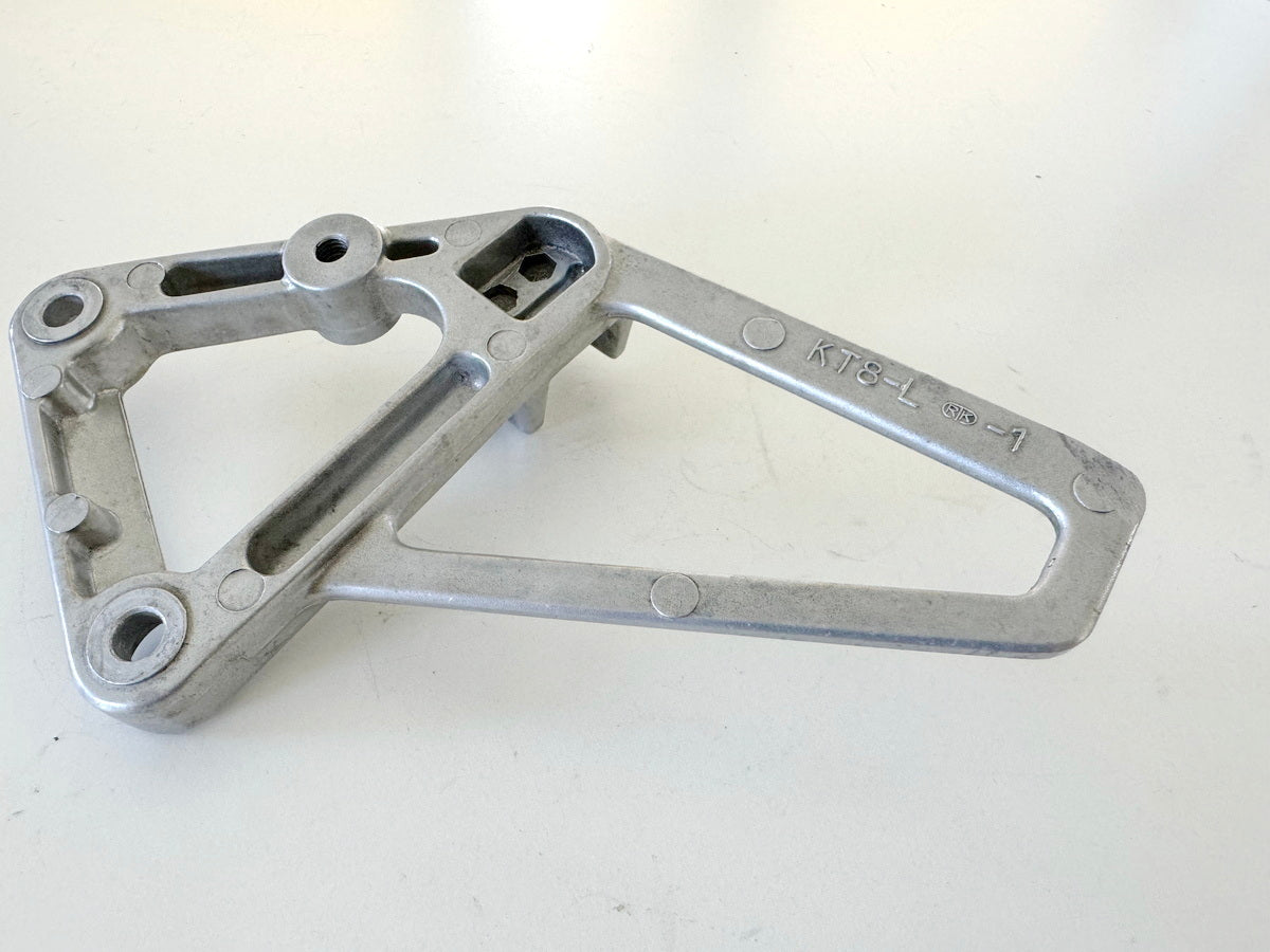 HONDA CBR 600 PC19 PC23 Fußrastenträger Fahrer links Halter Fußraste Halteplatte