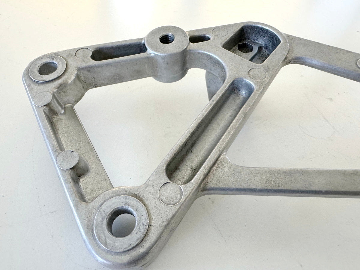HONDA CBR 600 PC19 PC23 Fußrastenträger Fahrer links Halter Fußraste Halteplatte
