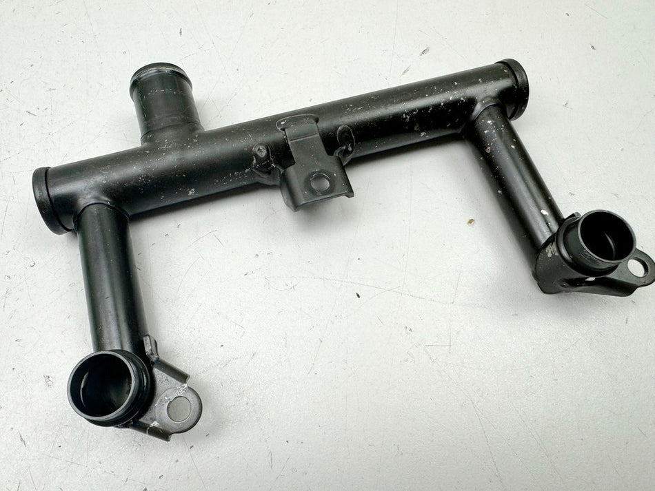 KAWASAKI Z1000 ZRT00A Tubo de agua, distribuidor para culata de motor 03-06