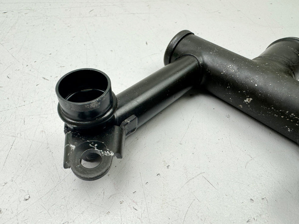 KAWASAKI Z1000 ZRT00A Tubo de agua, distribuidor para culata de motor 03-06