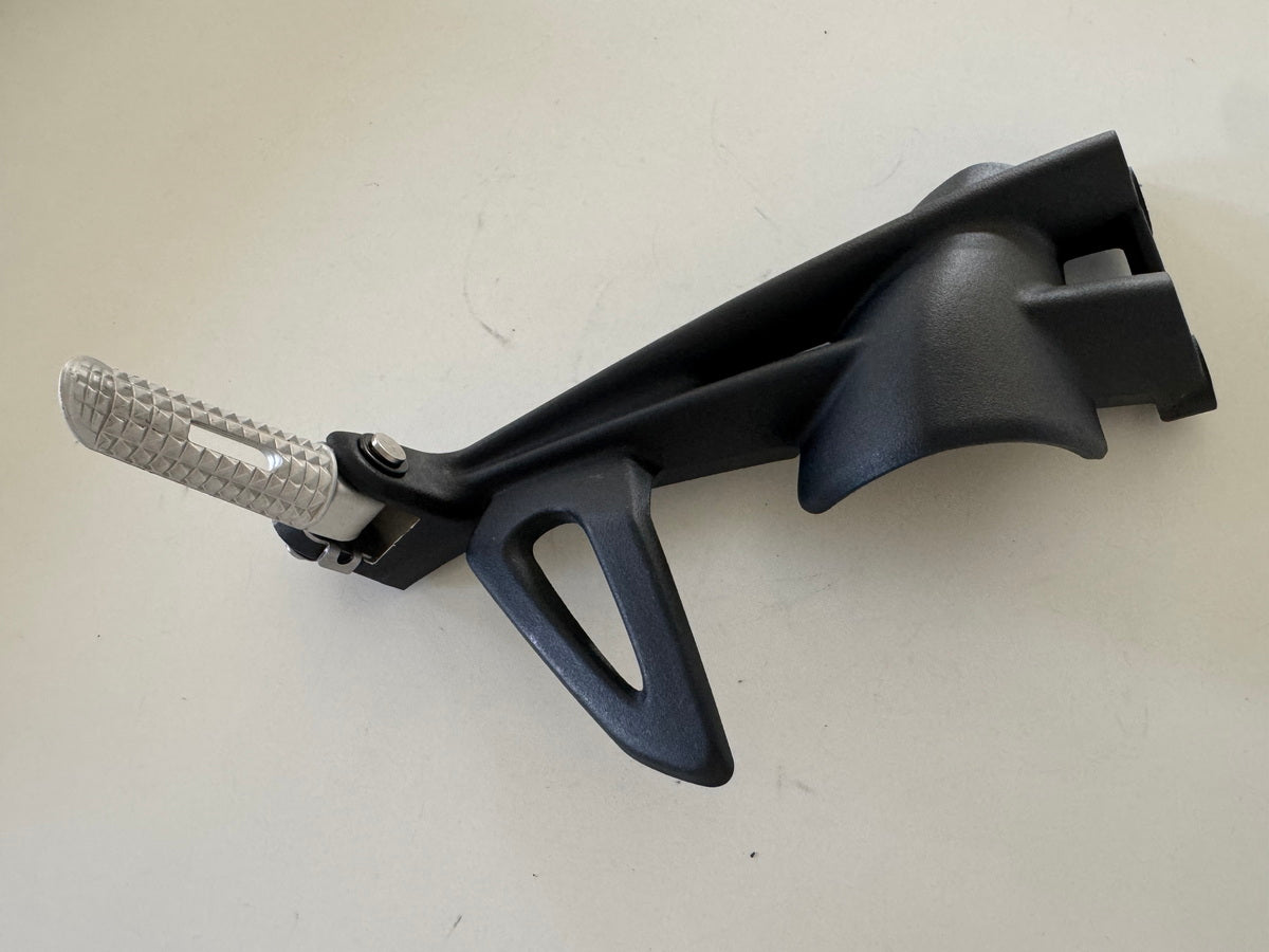 Triumph Street Triple 675 D67LD Fußrastenanlage hi. links Halter Fußraste 07-12