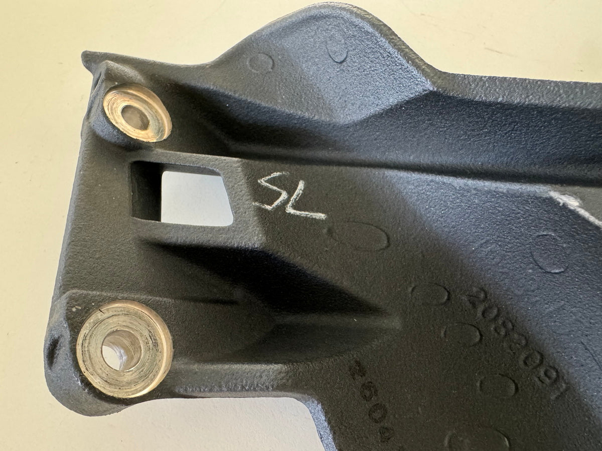 Triumph Street Triple 675 D67LD Fußrastenanlage hi. links Halter Fußraste 07-12