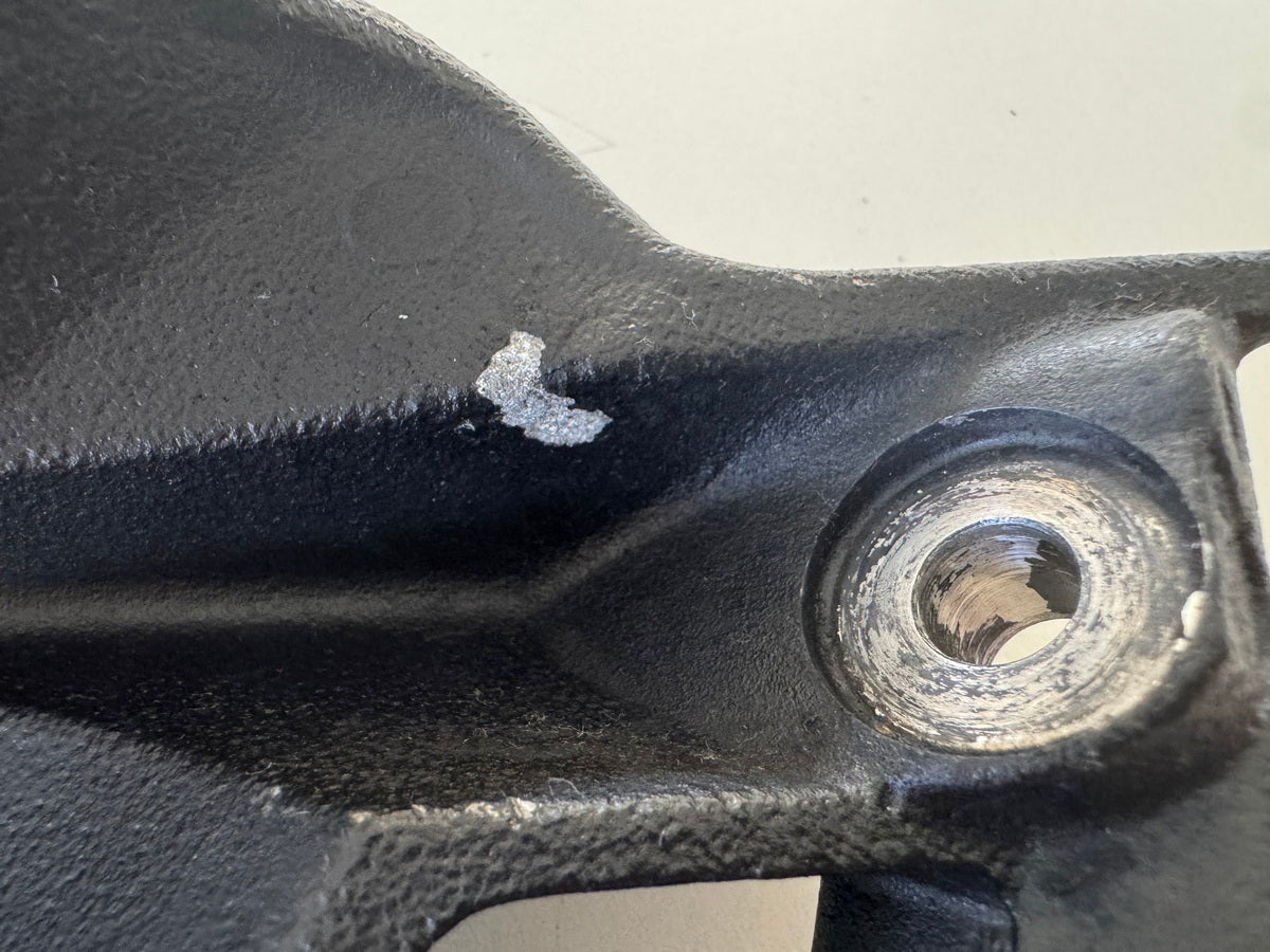 Triumph Street Triple 675 D67LD Fußrastenanlage hi. rechts Halter Fußraste 07-12
