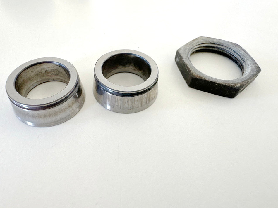 BMW R 1100 RT 259 Schrauben Schwinge hint. Lagerzapfen Bundmutter Kardan Bolzen