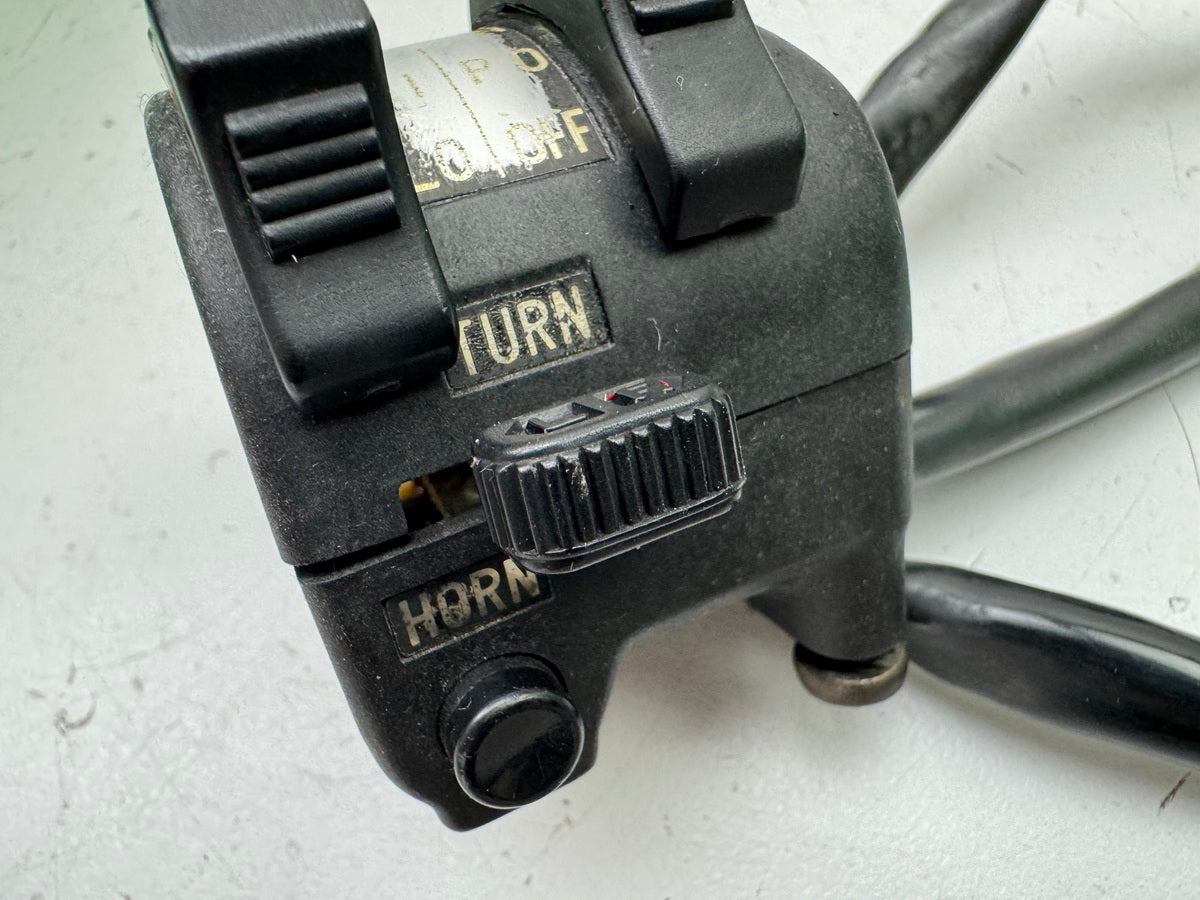 YAMAHA TT 600 E 4GV (4LW) Lenkerschalter links Schalter Licht Hupe Kombischalter