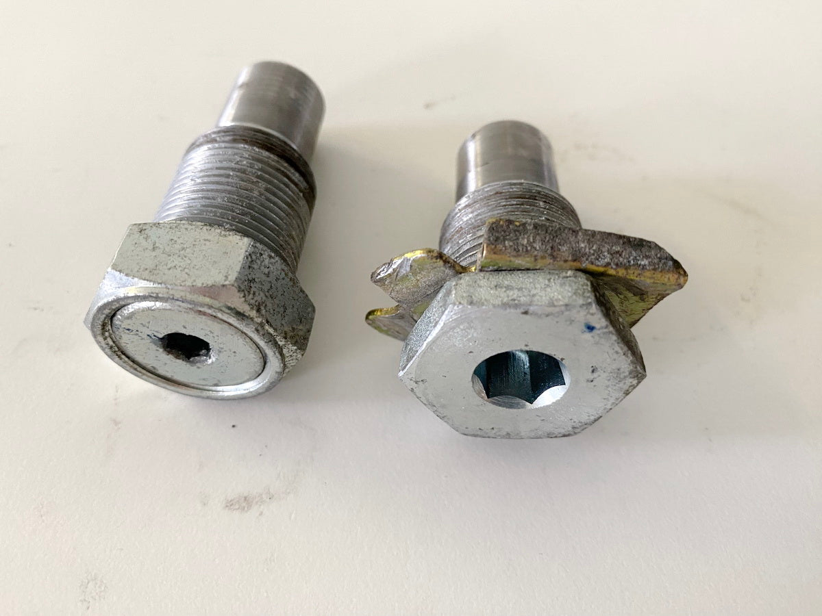 YAMAHA VMX-12 VMAX 1200 2WE Bolt Swingarm Pivot Shaft Pin Nut