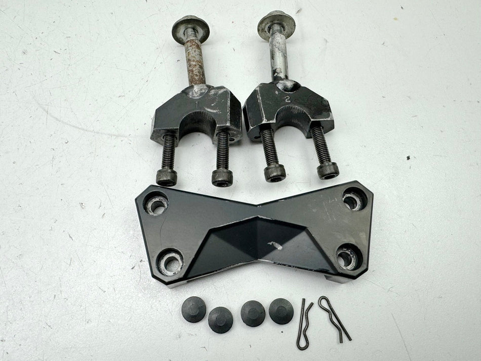 KAWASAKI Z1000 ZRT00A Z 750 Abrazadera de manillar superior e inferior Soporte Manillar Riser 03-06