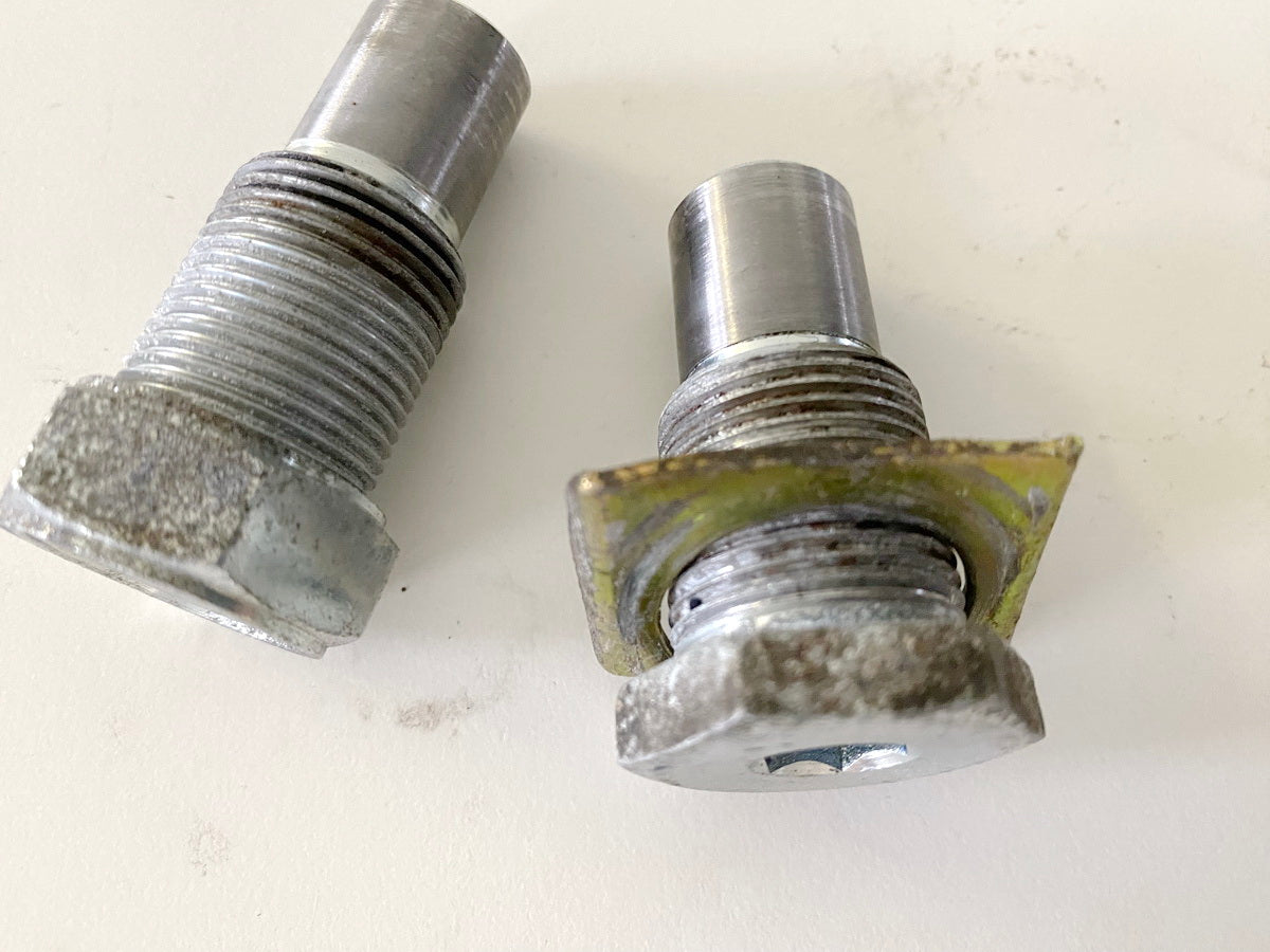 YAMAHA VMX-12 VMAX 1200 2WE Bolt Swingarm Pivot Shaft Pin Nut