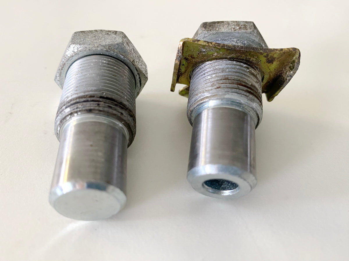 YAMAHA VMX-12 VMAX 1200 2WE Bolt Swingarm Pivot Shaft Pin Nut