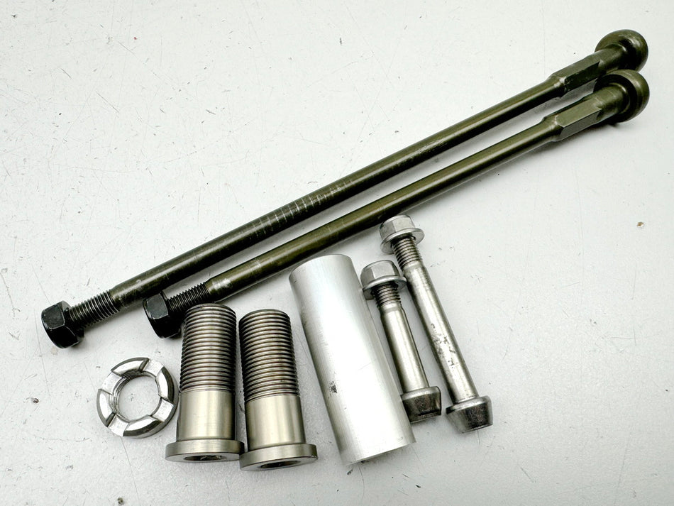 KAWASAKI ZX-6R 636 C Halterung Motor Achse Bolzen Abstandshalter Distanz 05-06