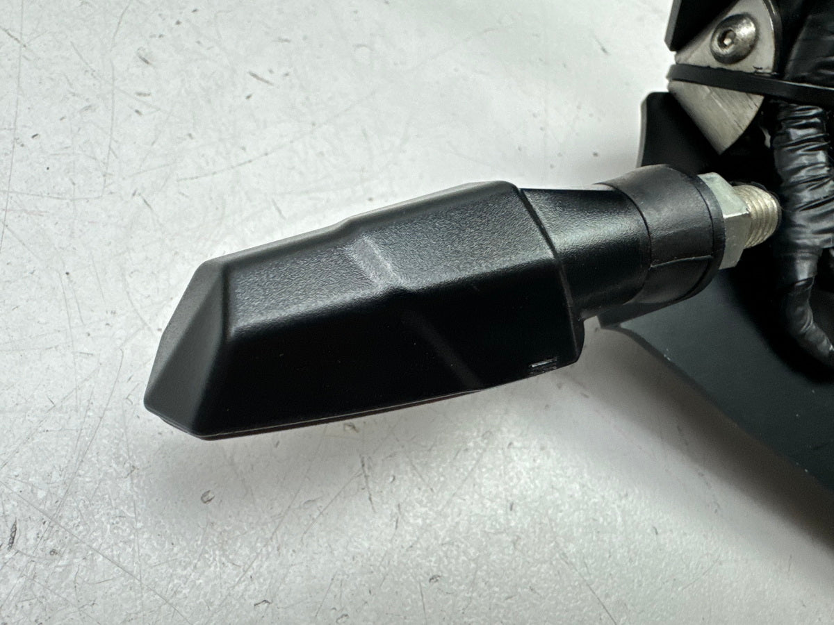 KAWASAKI Z1000 ZRT00A Kennzeichenhalter Barracuda Blinker LED Halter 03-06