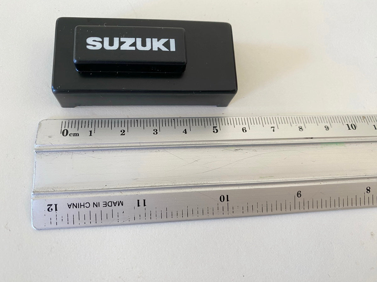 Gehäuse Abdeckung Cover am Tacho 34610-09E00-000 Suzuki original - NEU