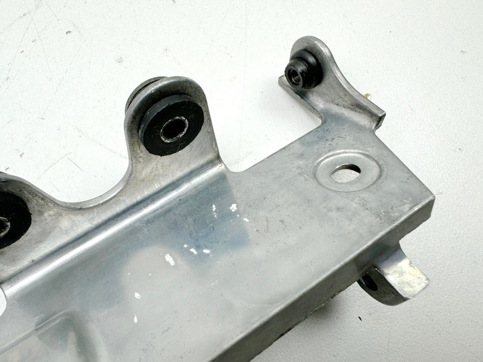 KAWASAKI ZX-6R 636 C Halterung Tank hinten Tankhalter Halteplatte Strebe 05-06