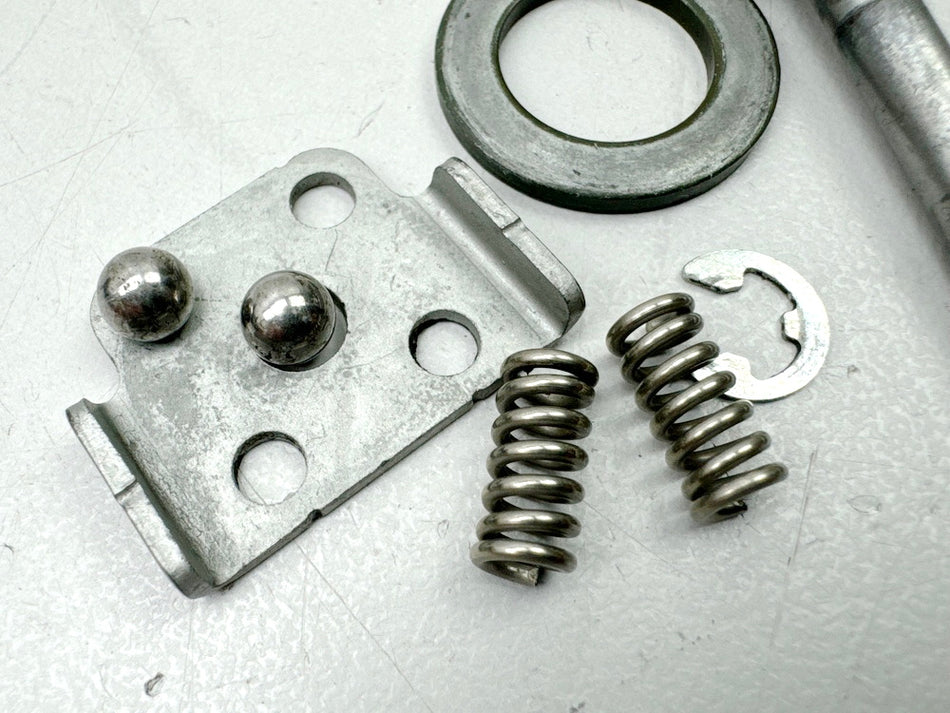 KAWASAKI ZX-6R 636 C Fußraste Sozius hinten links original Stift Feder 05-06