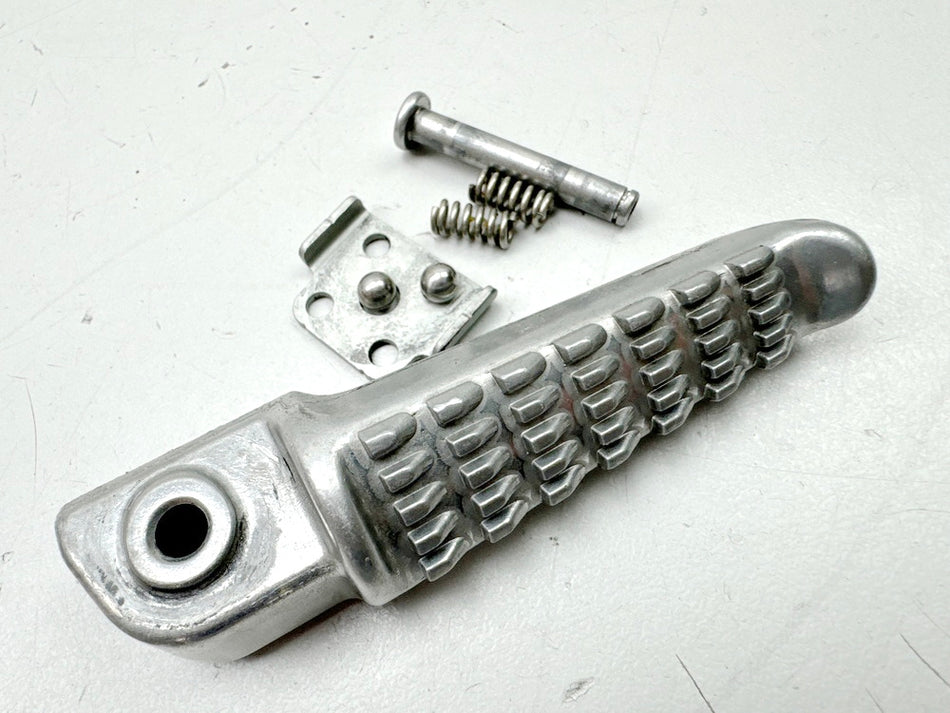 KAWASAKI ZX-6R 636 C Fußraste Sozius hinten rechts original Stift Feder 05-06
