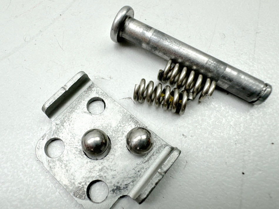 KAWASAKI ZX-6R 636 C Fußraste Sozius hinten rechts original Stift Feder 05-06