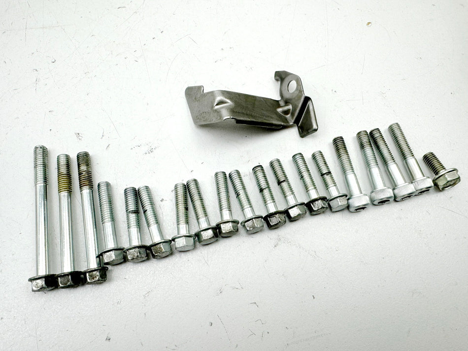 HONDA CBR 600 PC19 PC23 Schrauben Motordeckel rechts Kupplungsdeckel Limadeckel