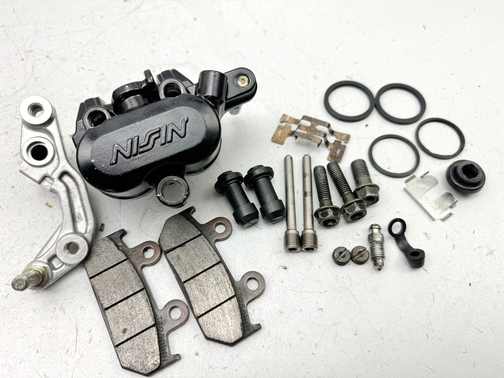 HONDA CBR 600 PC19 PC23 Pinza de freno delantera derecha Soporte de pinza Placa de anclaje
