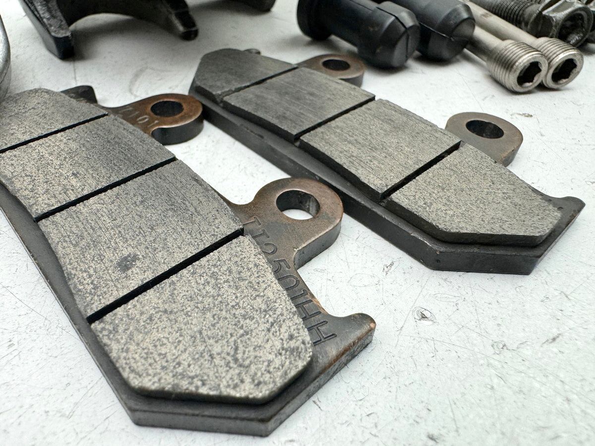 HONDA CBR 600 PC19 PC23 Pinza de freno delantera derecha Soporte de pinza Placa de anclaje