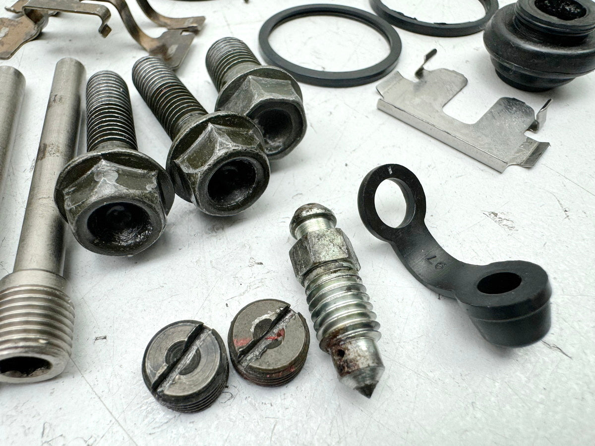 HONDA CBR 600 PC19 PC23 Pinza de freno delantera derecha Soporte de pinza Placa de anclaje