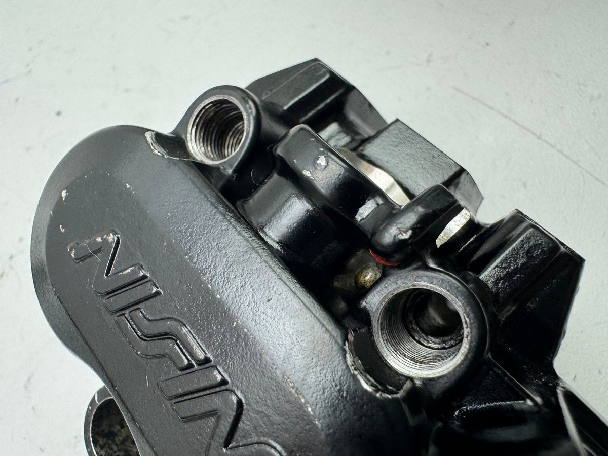 HONDA CBR 600 PC19 PC23 Pinza de freno delantera derecha Soporte de pinza Placa de anclaje