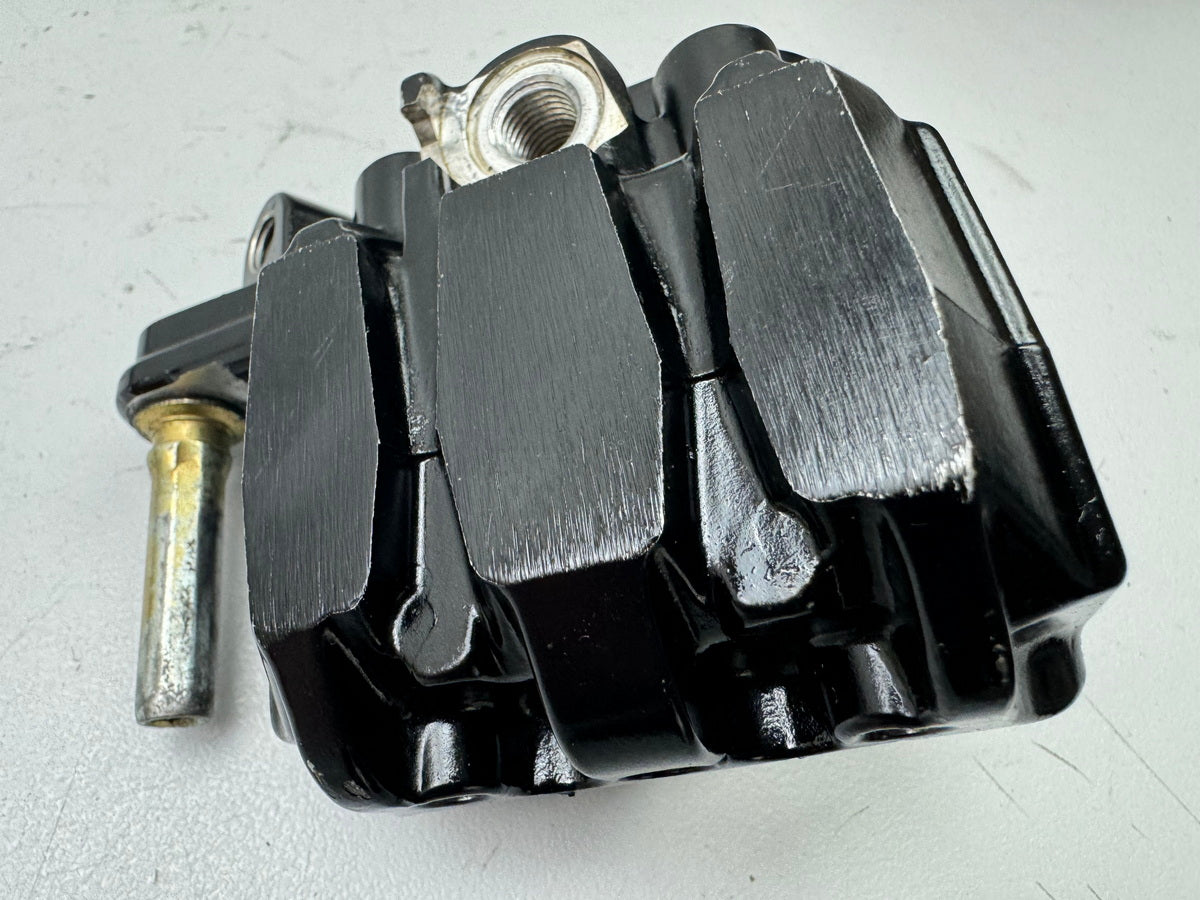 HONDA CBR 600 PC19 PC23 Pinza de freno delantera derecha Soporte de pinza Placa de anclaje