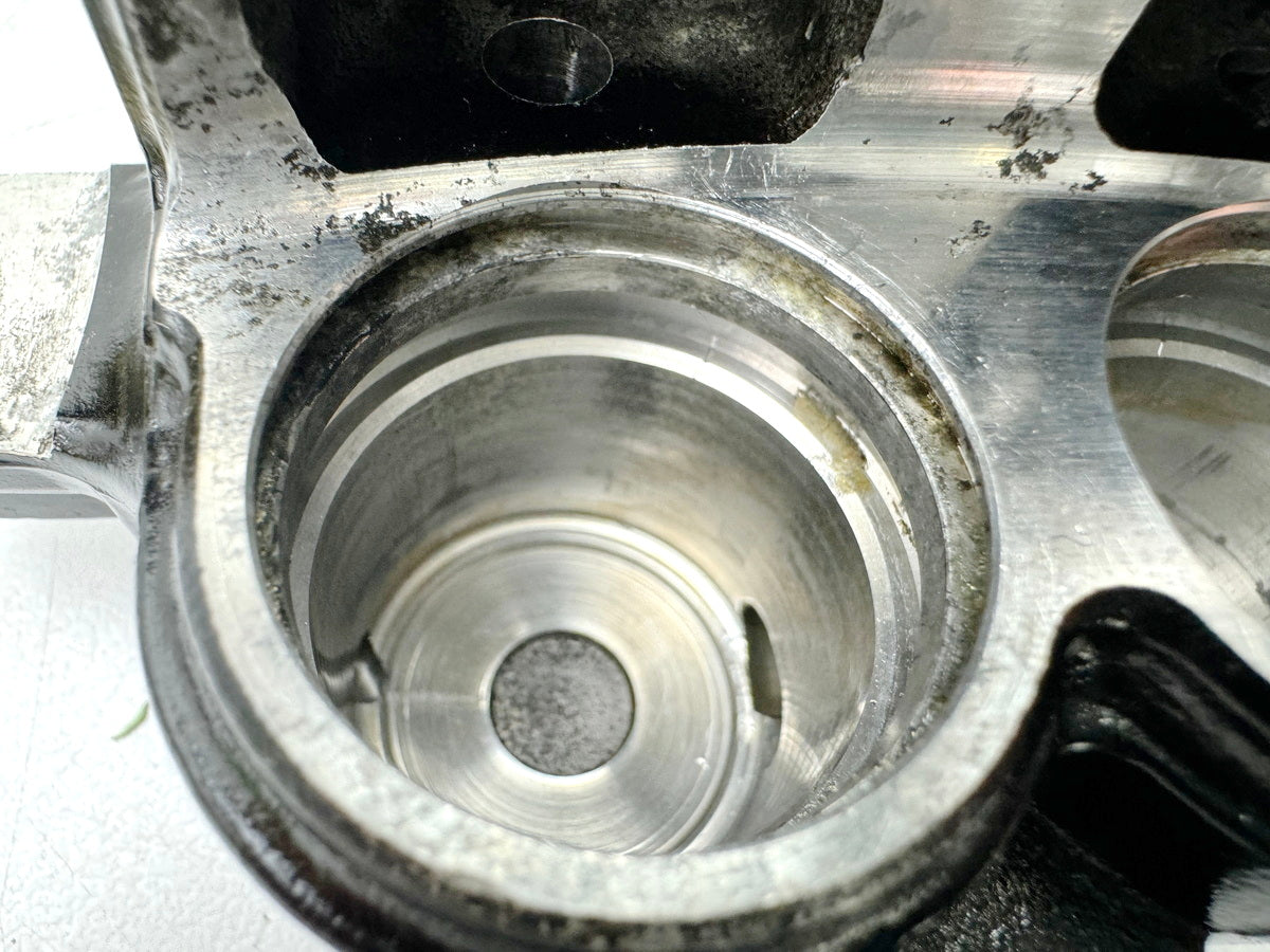 HONDA CBR 600 PC19 PC23 Pinza de freno delantera derecha Soporte de pinza Placa de anclaje
