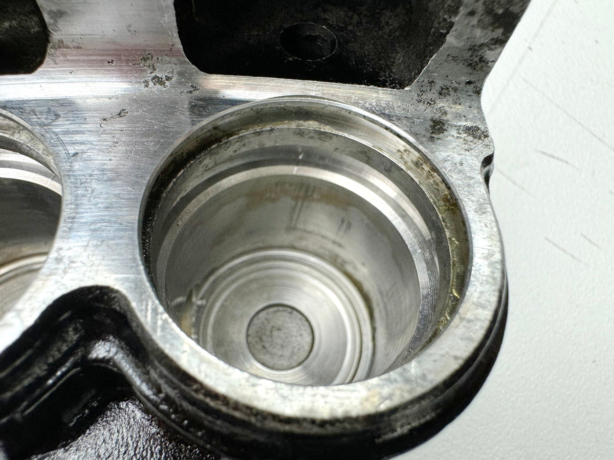 HONDA CBR 600 PC19 PC23 Pinza de freno delantera derecha Soporte de pinza Placa de anclaje