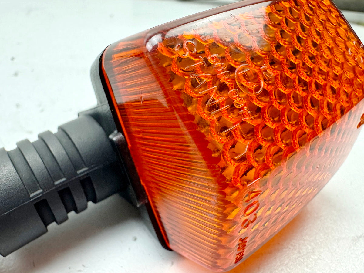HONDA CBR 600 PC19 PC23 Turn Signal Rear Right Turn Signal Lens
