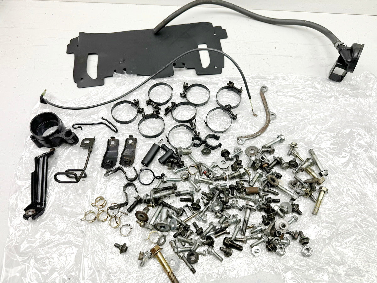 HONDA CBR 600 PC19 PC23 Schrauben Muttern Kleinteile Halter für Rahmen