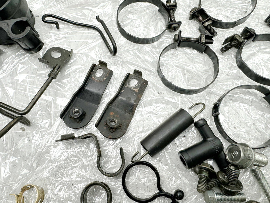 HONDA CBR 600 PC19 PC23 Schrauben Muttern Kleinteile Halter für Rahmen