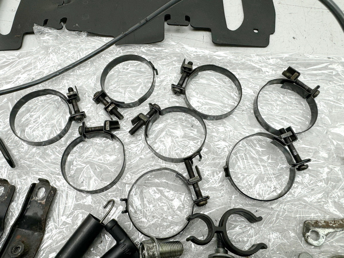 HONDA CBR 600 PC19 PC23 Schrauben Muttern Kleinteile Halter für Rahmen