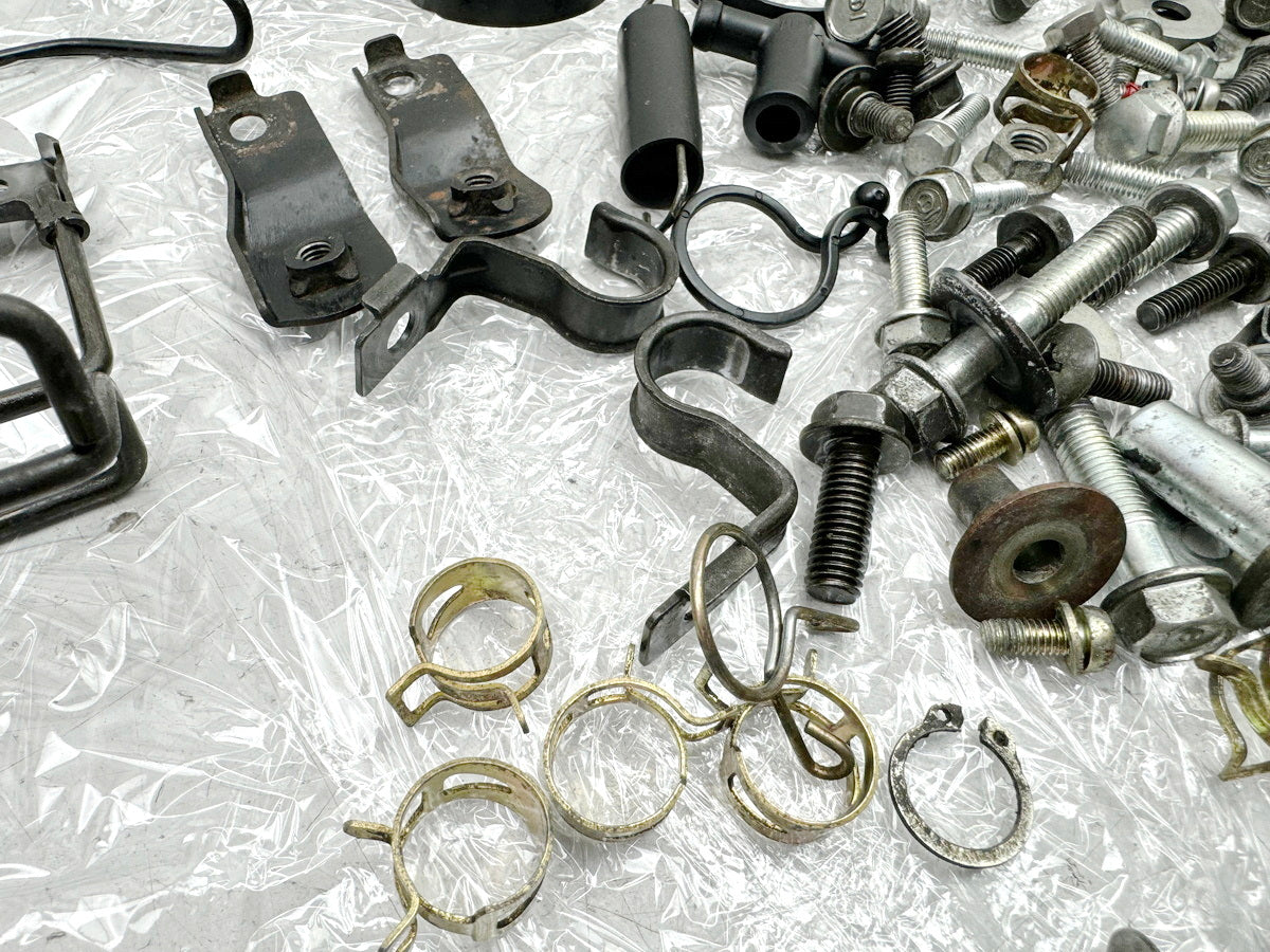 HONDA CBR 600 PC19 PC23 Schrauben Muttern Kleinteile Halter für Rahmen